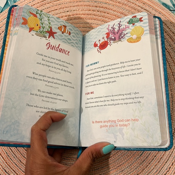 Prayers and promises Mommy and Me book - Picture 5 of 6